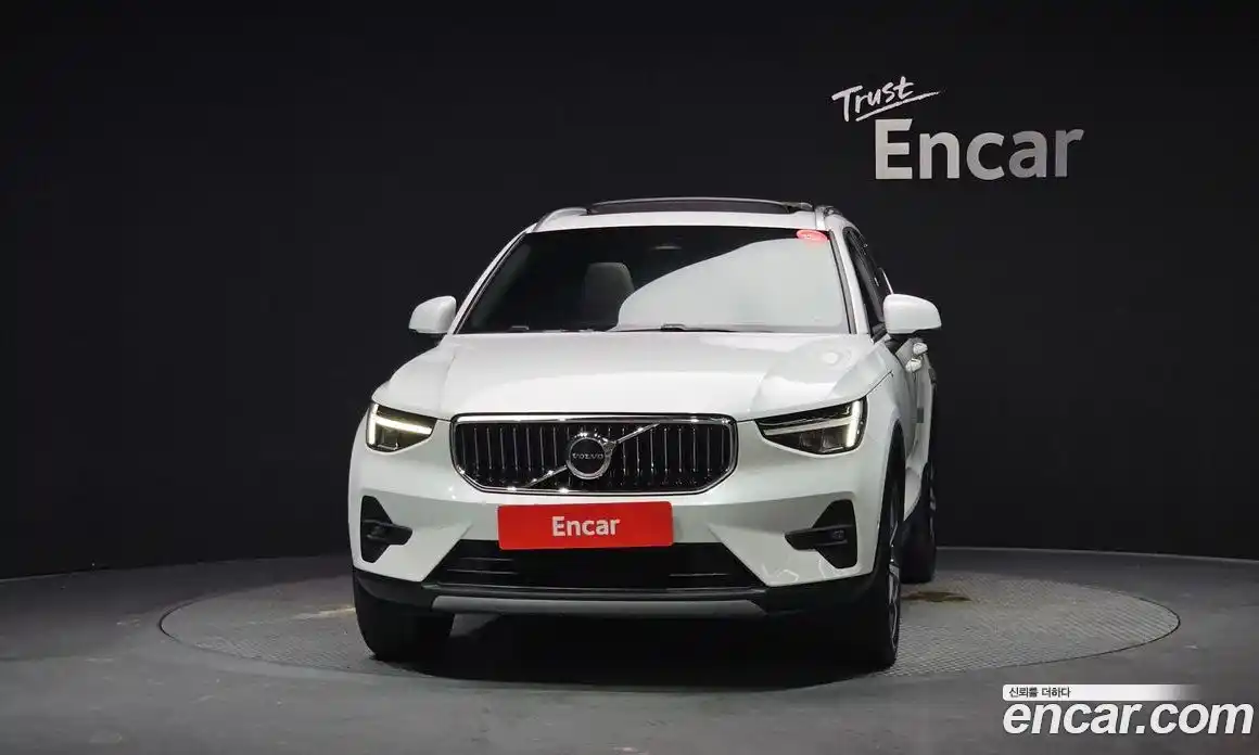 Volvo XC40 2023 2.0 автомат (гидро), фото 3