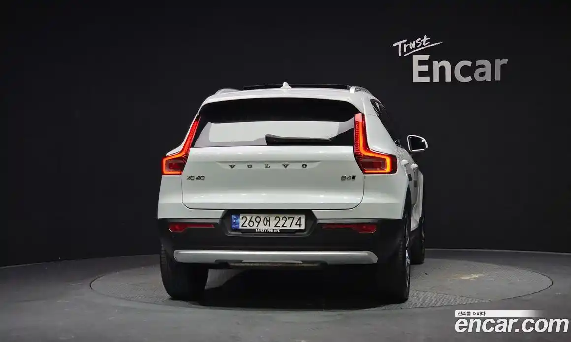 Volvo XC40 2023 2.0 автомат (гидро), фото 4