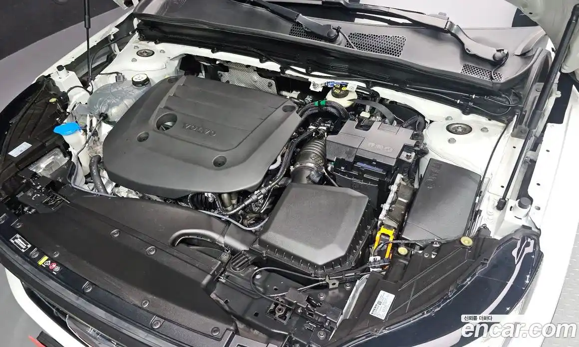Volvo XC40 2023 2.0 автомат (гидро), фото 6