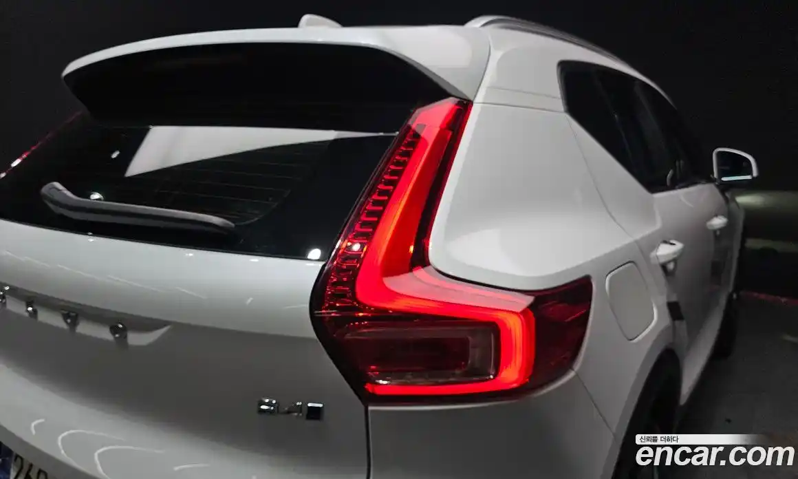 Volvo XC40 2023 2.0 автомат (гидро), фото 9