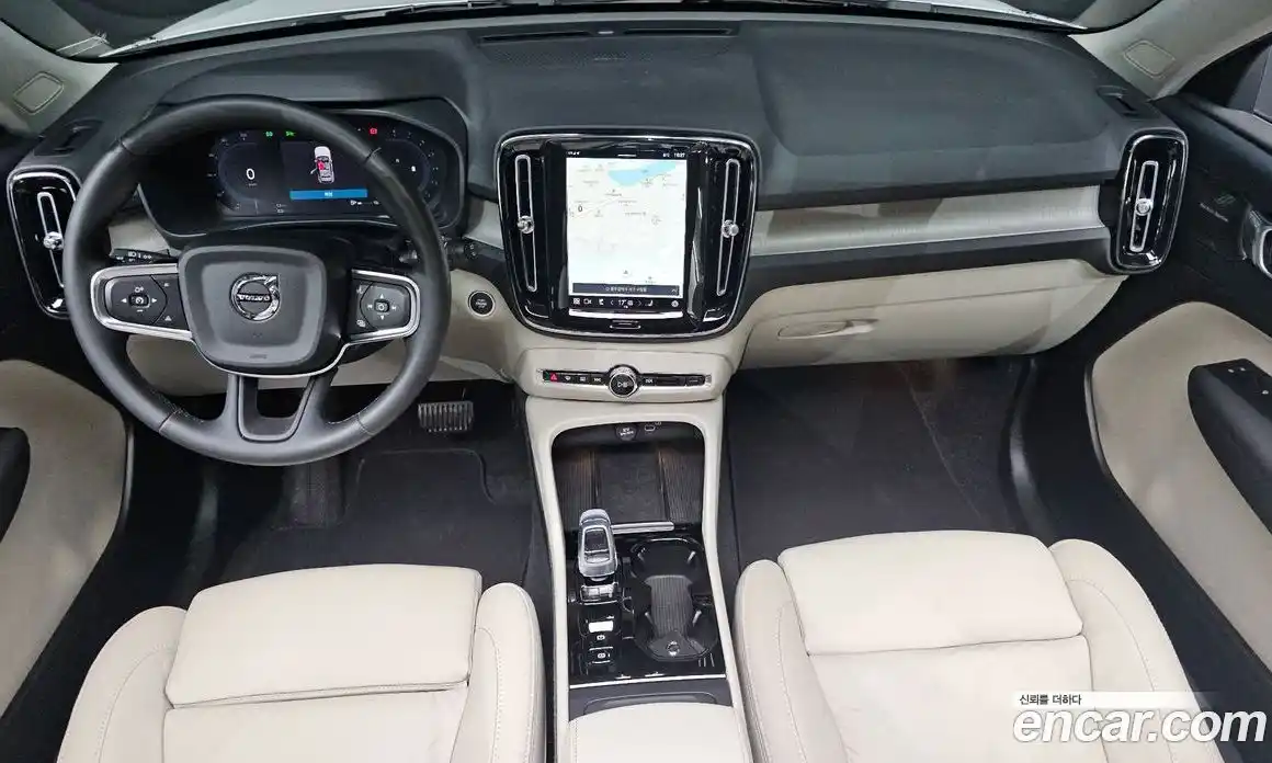 Volvo XC40 2023 2.0 автомат (гидро), фото 10