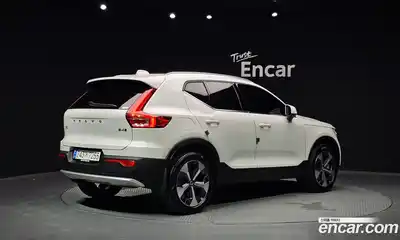 Volvo XC40 2023 2.0 автомат (гидро), миниатюра 2