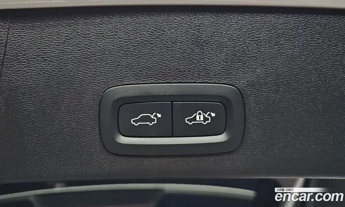 Volvo XC40 2023 2.0 автомат (гидро), фото 27