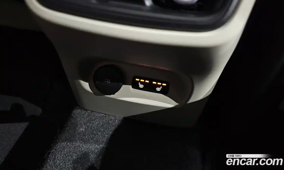 Volvo XC40 2023 2.0 автомат (гидро), фото 28