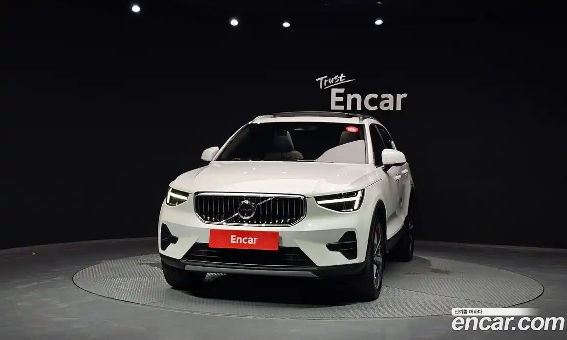 Volvo XC40 2023 2.0 автомат (гидро), фото 3
