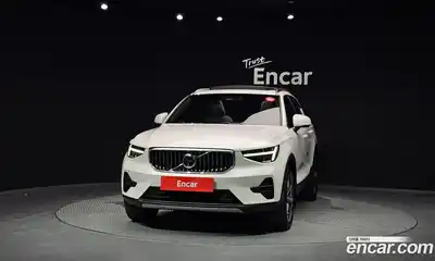 Volvo XC40 2023 2.0 автомат (гидро), миниатюра 3