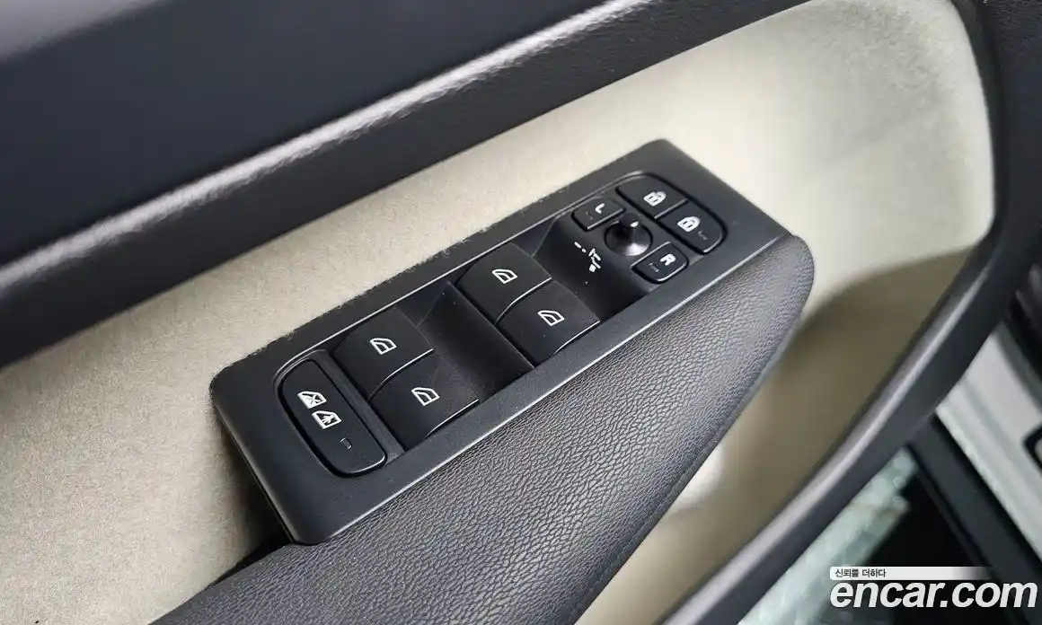 Volvo XC40 2023 2.0 автомат (гидро), фото 31