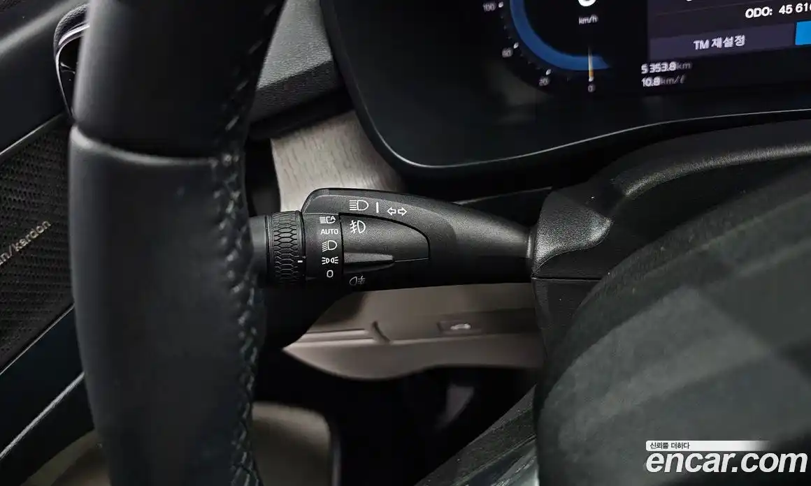 Volvo XC40 2023 2.0 автомат (гидро), фото 34