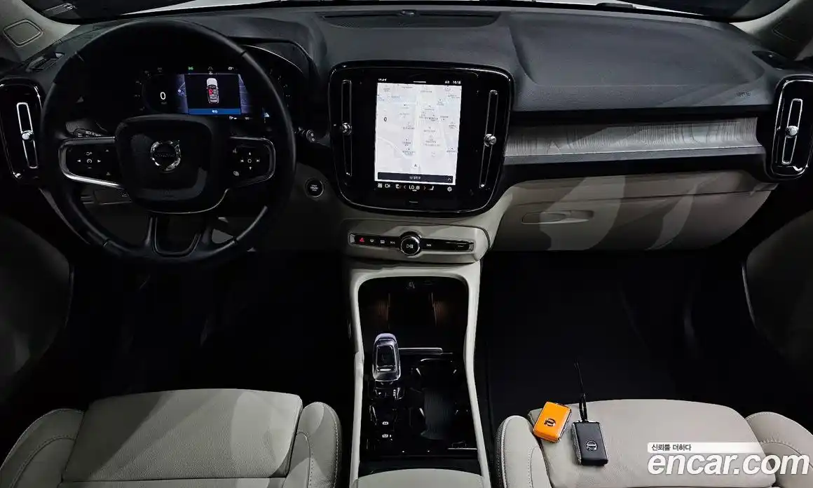 Volvo XC40 2023 2.0 автомат (гидро), фото 10