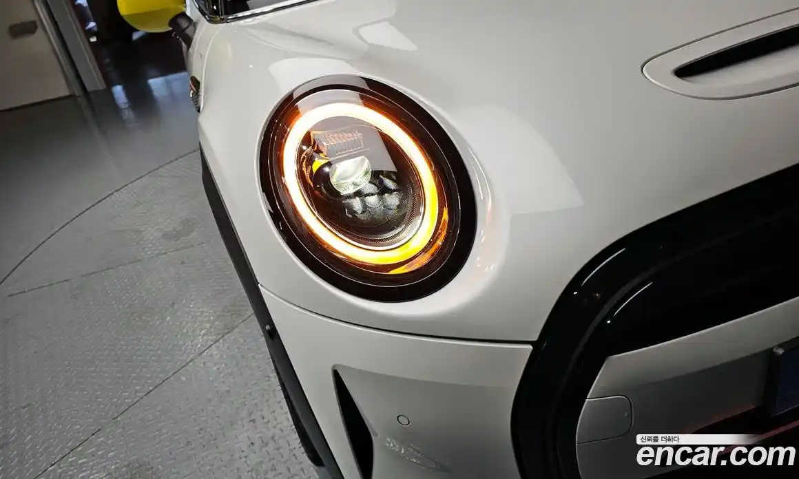 Mini Cooper 2023 автомат (гидро), фото 8