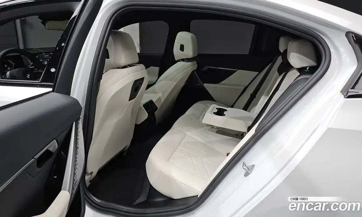 BMW 5 серия 2025 2.0 автомат (гидро), фото 17
