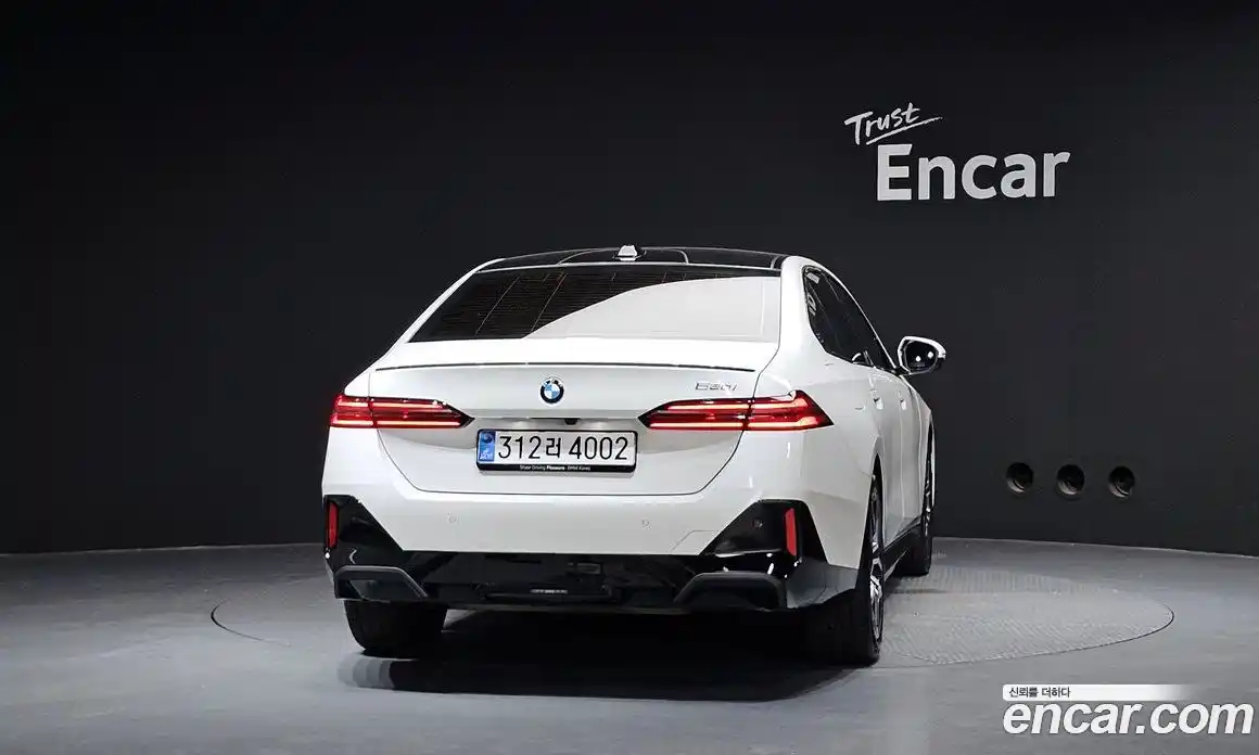 BMW 5 серия 2025 2.0 автомат (гидро), фото 4