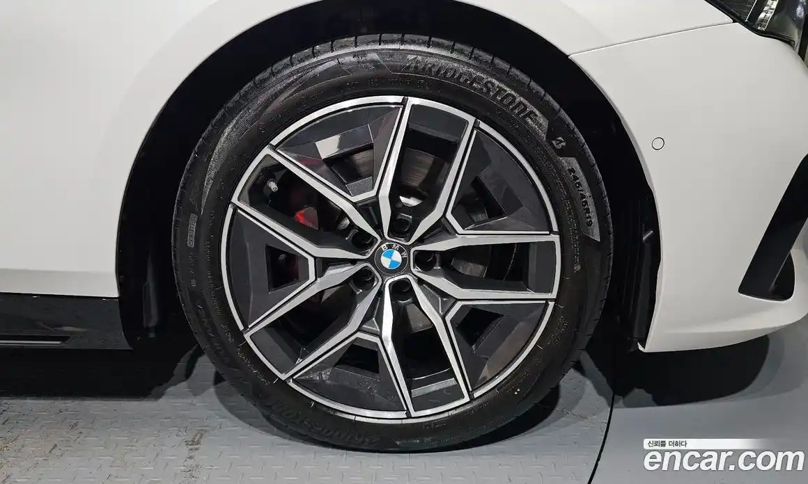 BMW 5 серия 2025 2.0 автомат (гидро), фото 7
