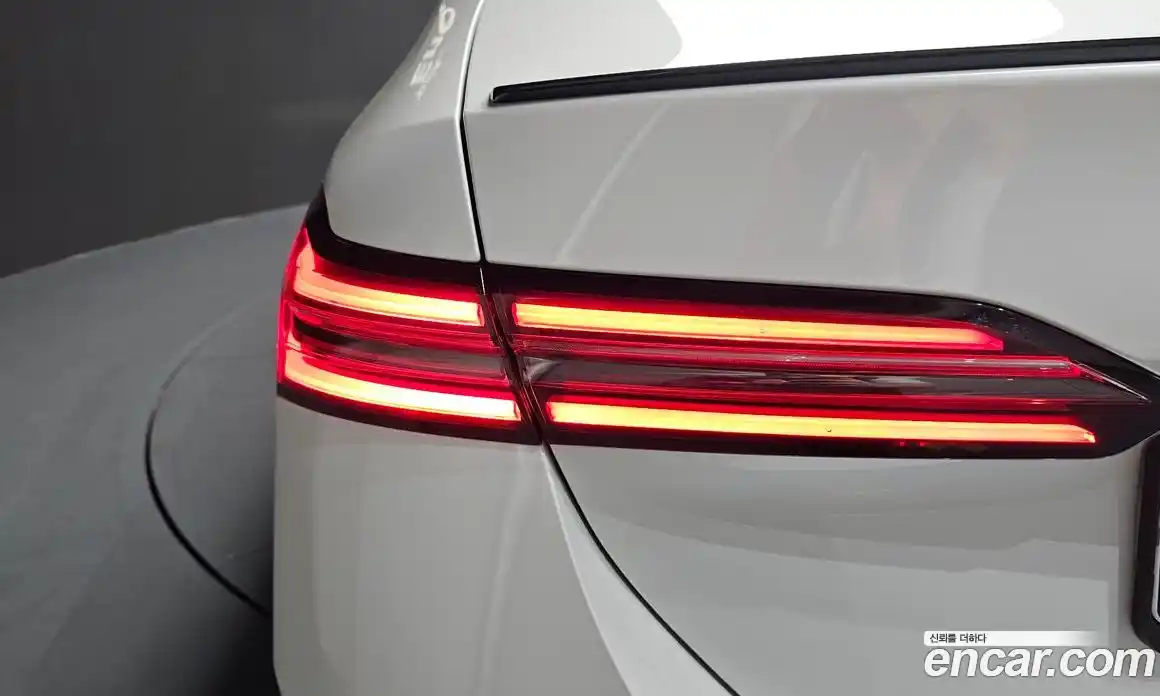 BMW 5 серия 2025 2.0 автомат (гидро), фото 9