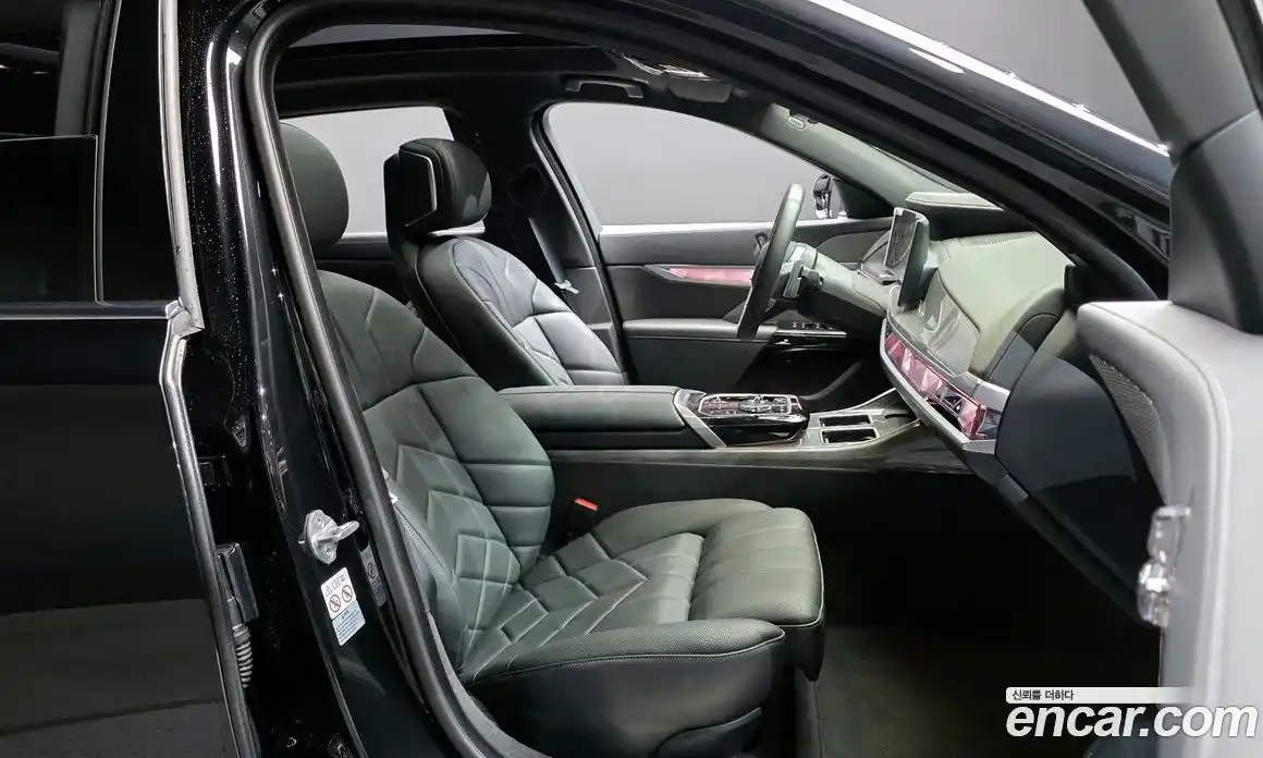 BMW 7 серия 2024 3.0 автомат (гидро), фото 16