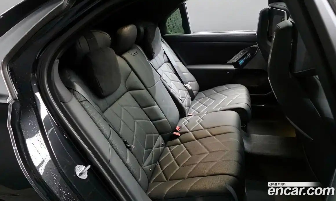 BMW 7 серия 2024 3.0 автомат (гидро), фото 17