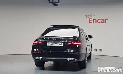 Mercedes-Benz E-Class 2023 3.0 автомат (гидро), миниатюра 3