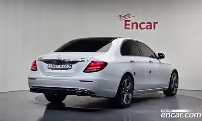 Mercedes-Benz E-Class 2018 2.0 автомат (гидро), миниатюра 2