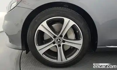 Mercedes-Benz E-Class 2018 2.0 автомат (гидро), миниатюра 4