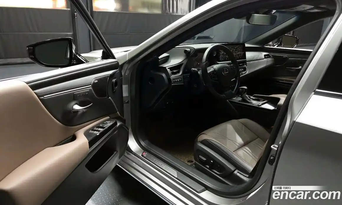 Lexus ES 2025 2.5 автомат (гидро), фото 13