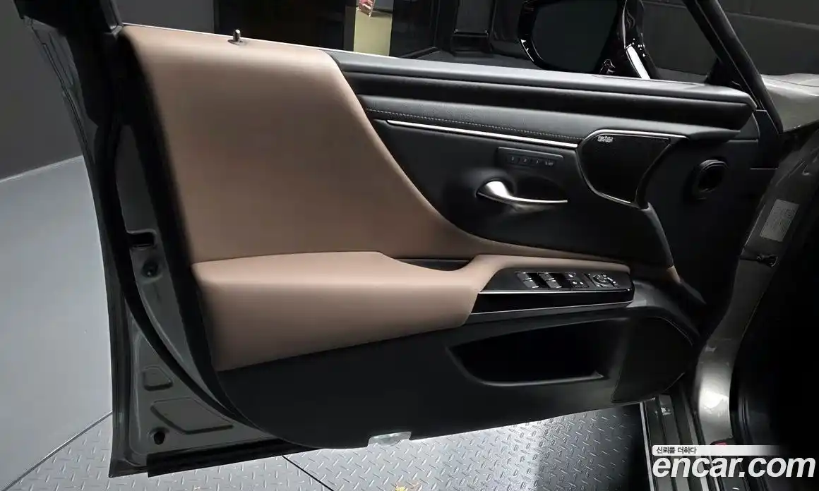 Lexus ES 2025 2.5 автомат (гидро), фото 14