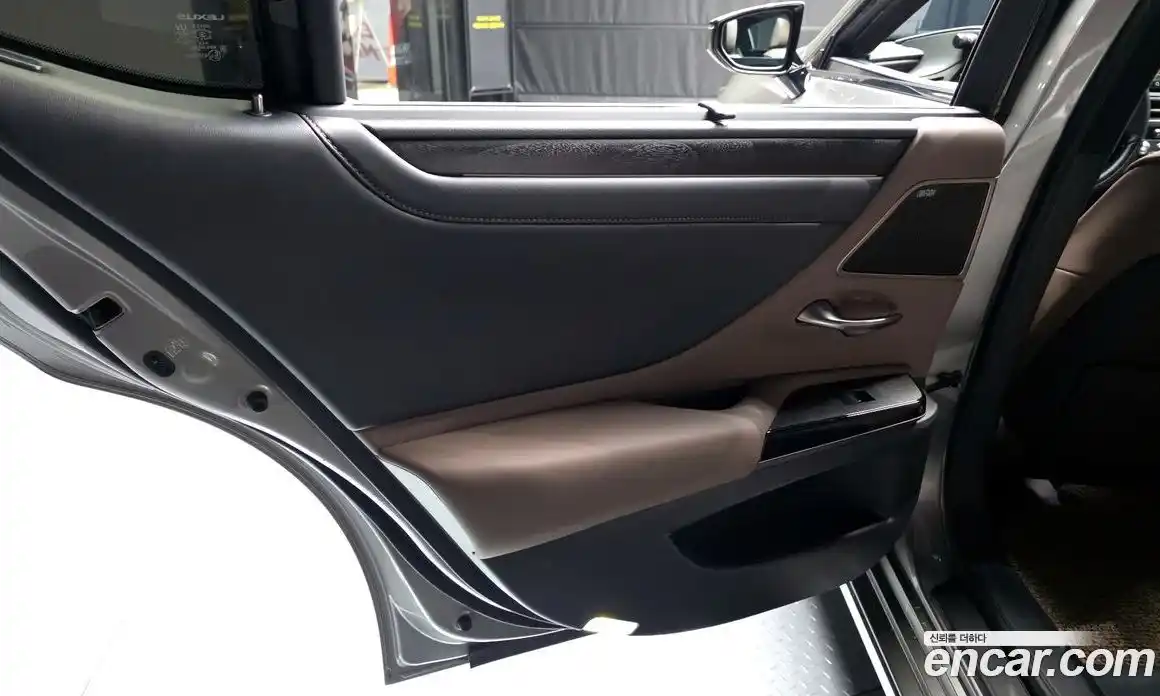 Lexus ES 2025 2.5 автомат (гидро), фото 15
