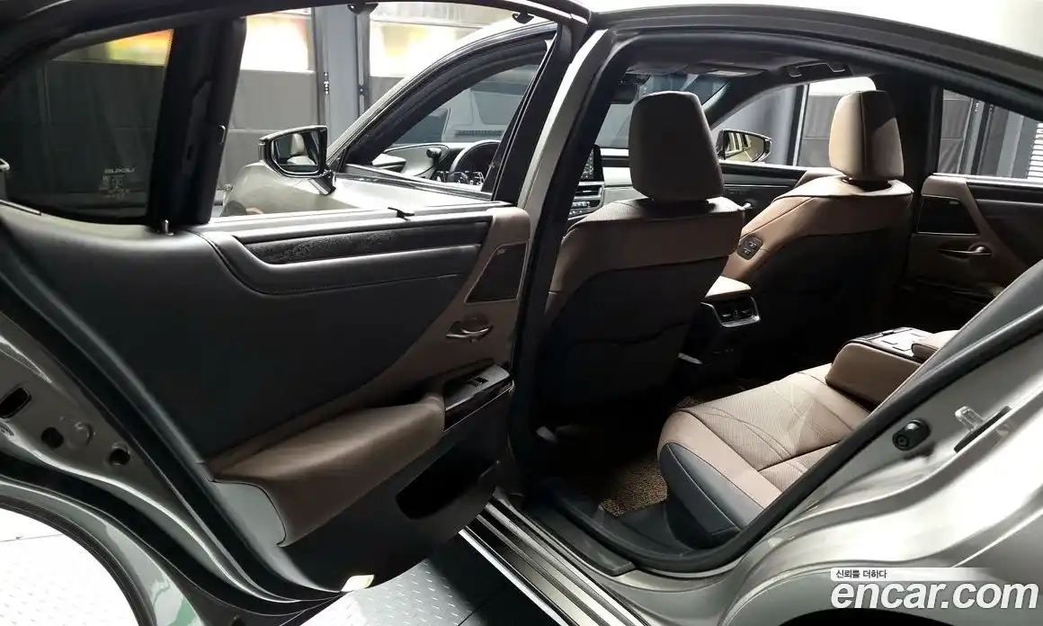 Lexus ES 2025 2.5 автомат (гидро), фото 16