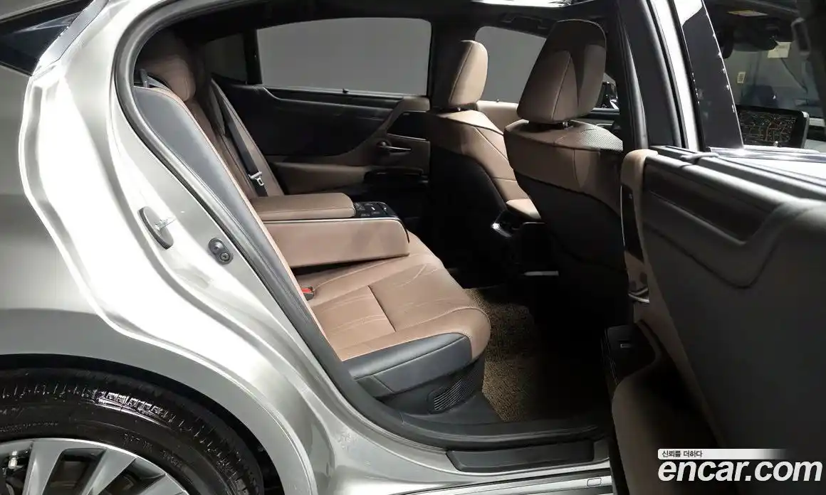 Lexus ES 2025 2.5 автомат (гидро), фото 17