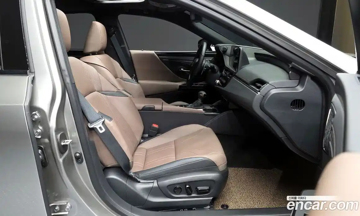 Lexus ES 2025 2.5 автомат (гидро), фото 18