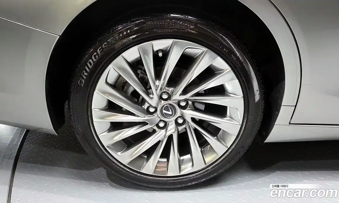Lexus ES 2025 2.5 автомат (гидро), фото 5