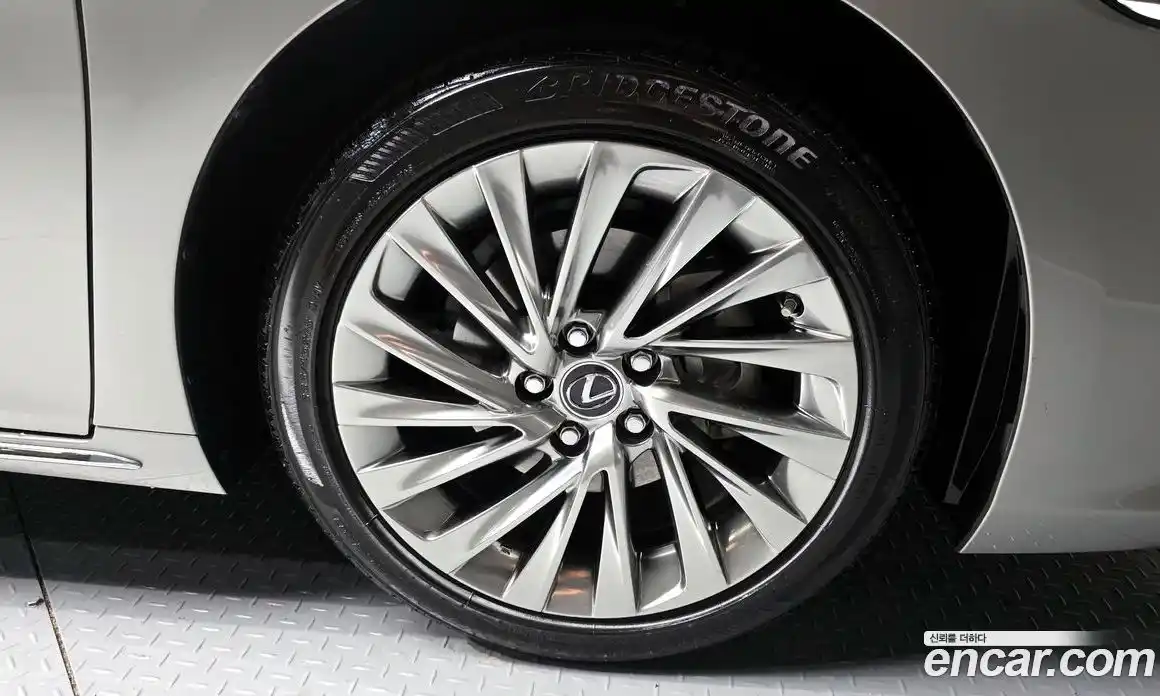 Lexus ES 2025 2.5 автомат (гидро), фото 7