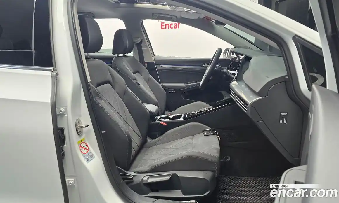 Volkswagen Golf 2024 2.0 автомат (гидро), фото 16