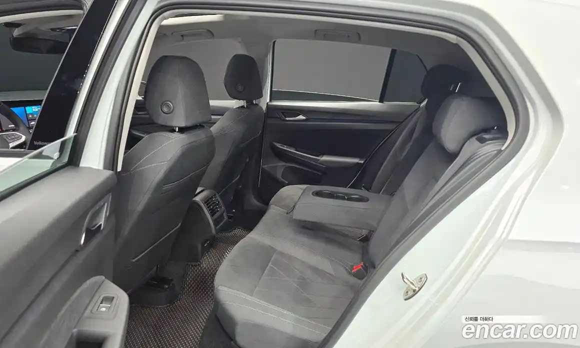 Volkswagen Golf 2024 2.0 автомат (гидро), фото 17