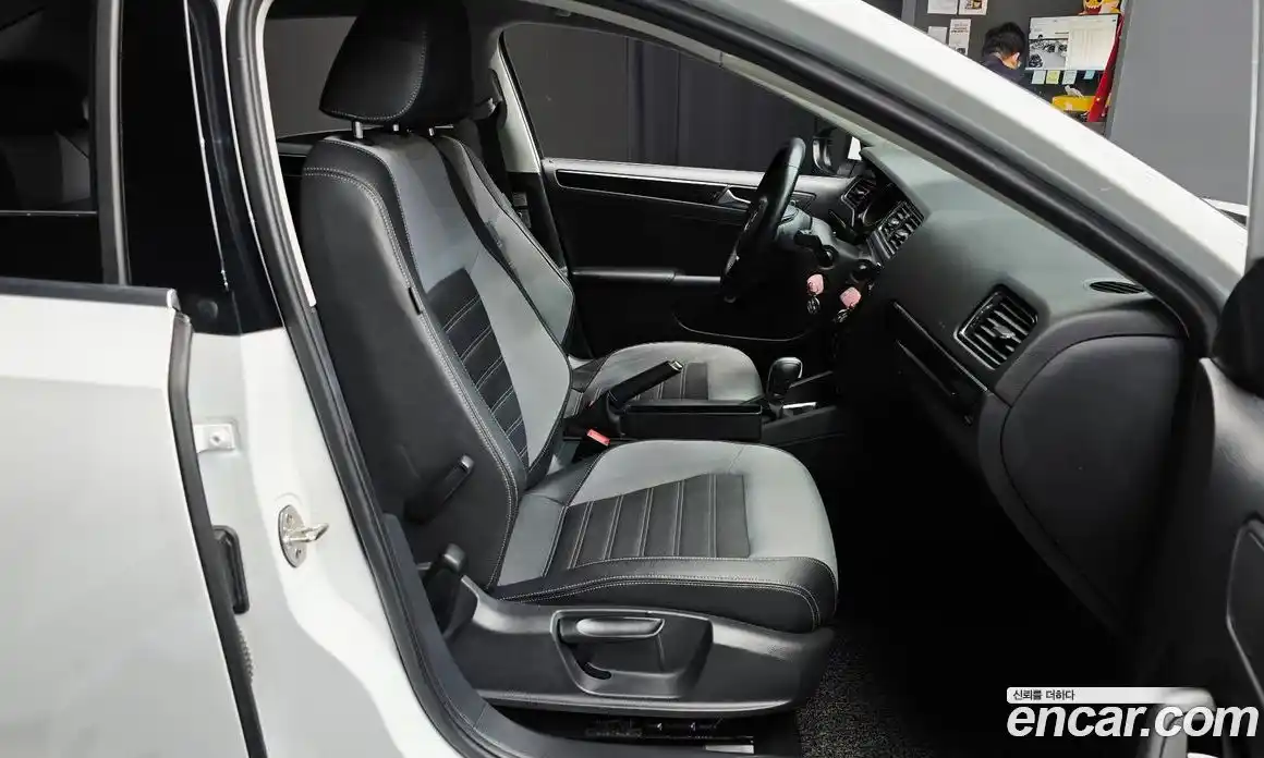Volkswagen Jetta 2015 2.0 автомат (гидро), фото 12