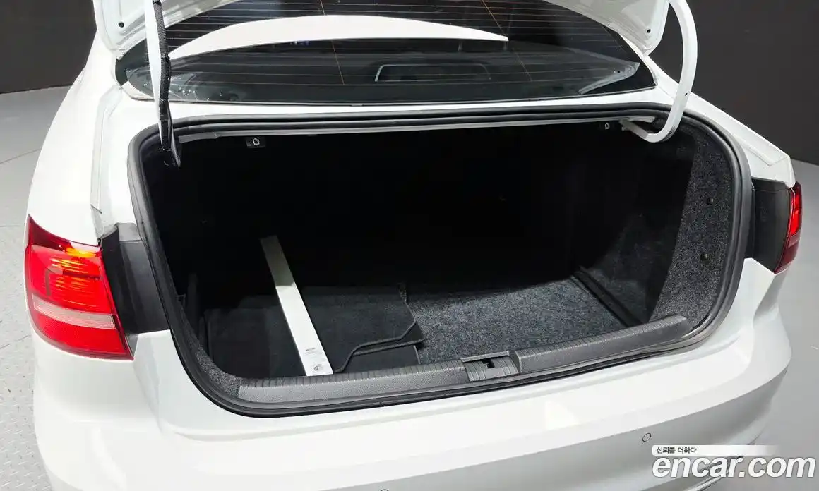 Volkswagen Jetta 2015 2.0 автомат (гидро), фото 20