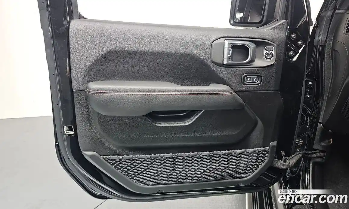 Jeep Wrangler 2023 2.0 автомат (гидро), фото 14
