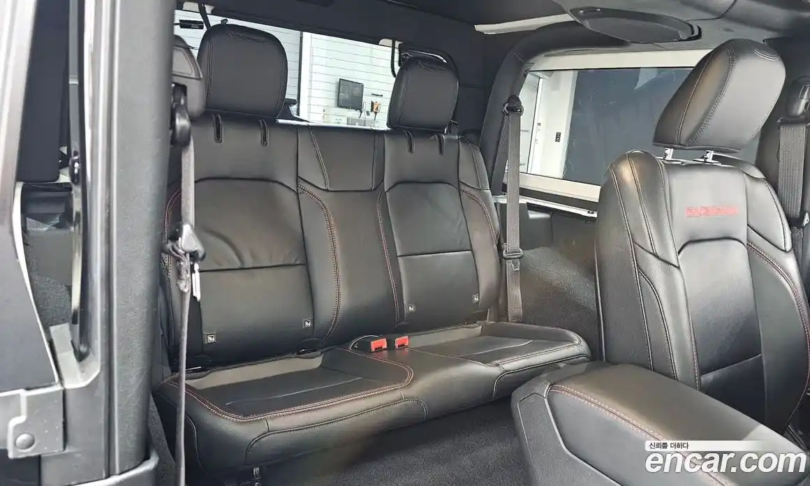 Jeep Wrangler 2023 2.0 автомат (гидро), фото 16