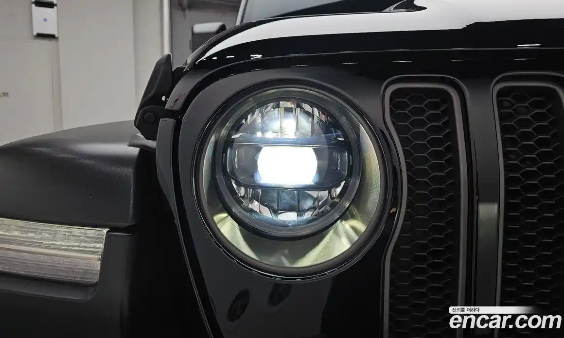 Jeep Wrangler 2023 2.0 автомат (гидро), фото 8