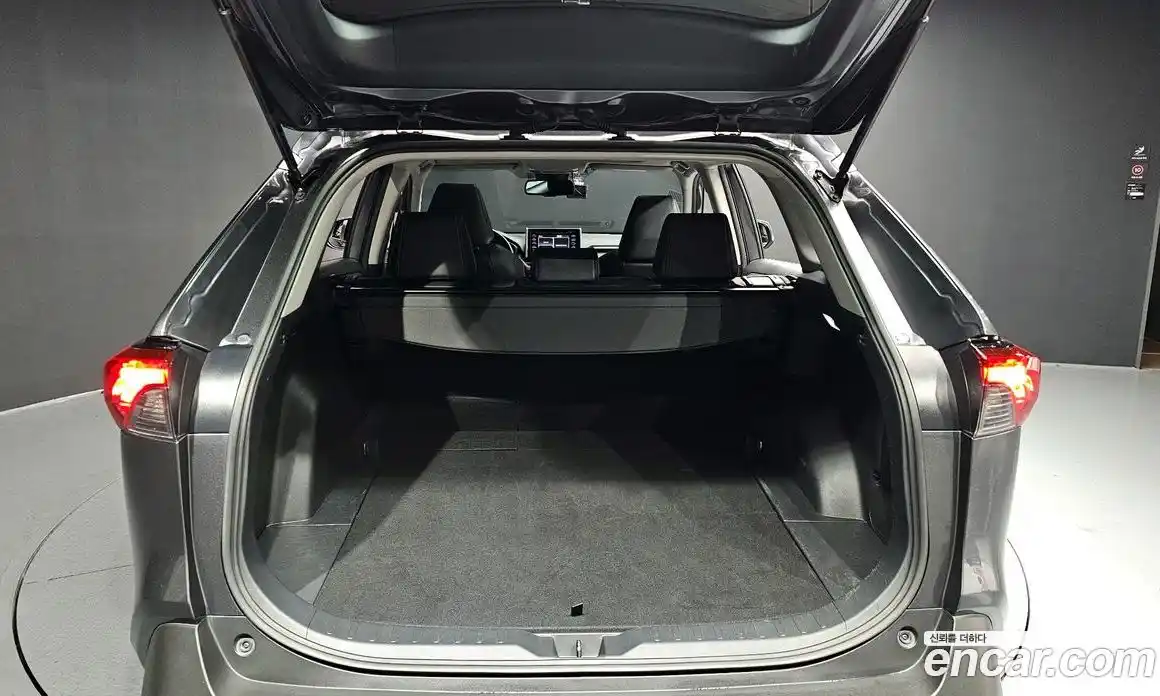 Toyota RAV4 2019 2.5 автомат (гидро), фото 20 Toyota RAV4 2019 2.5 автомат (гидро), фото 20