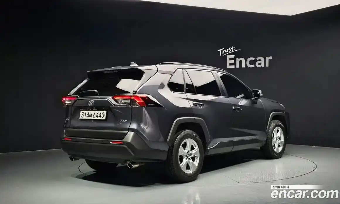 Toyota RAV4 2019 2.5 автомат (гидро), фото 2 Toyota RAV4 2019 2.5 автомат (гидро), фото 2