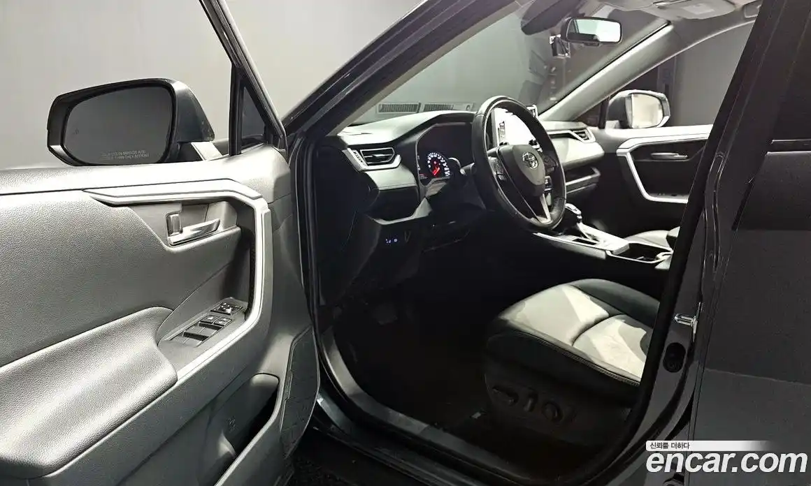 Toyota RAV4 2019 2.5 автомат (гидро), фото 10 Toyota RAV4 2019 2.5 автомат (гидро), фото 10