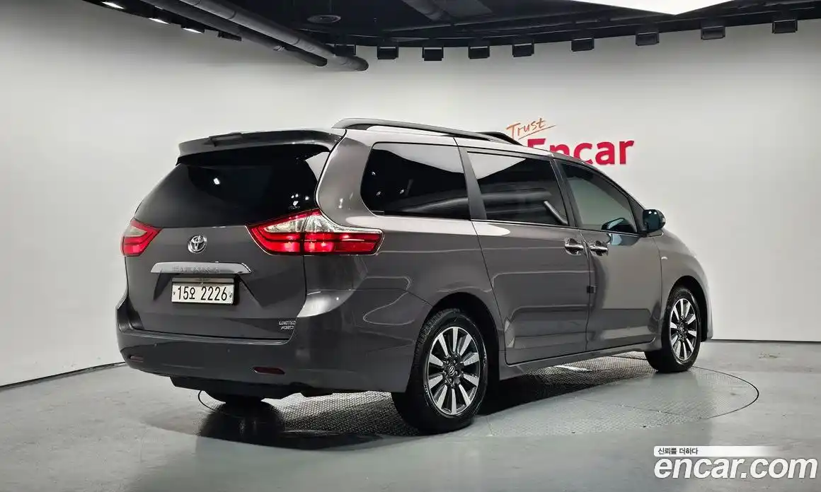 Toyota Sienna 2018 3.5 автомат (гидро), фото 2 Toyota Sienna 2018 3.5 автомат (гидро), фото 2