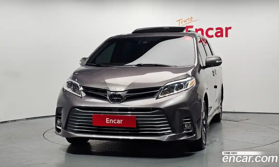 Toyota Sienna 2018 3.5 автомат (гидро), фото 3 Toyota Sienna 2018 3.5 автомат (гидро), фото 3
