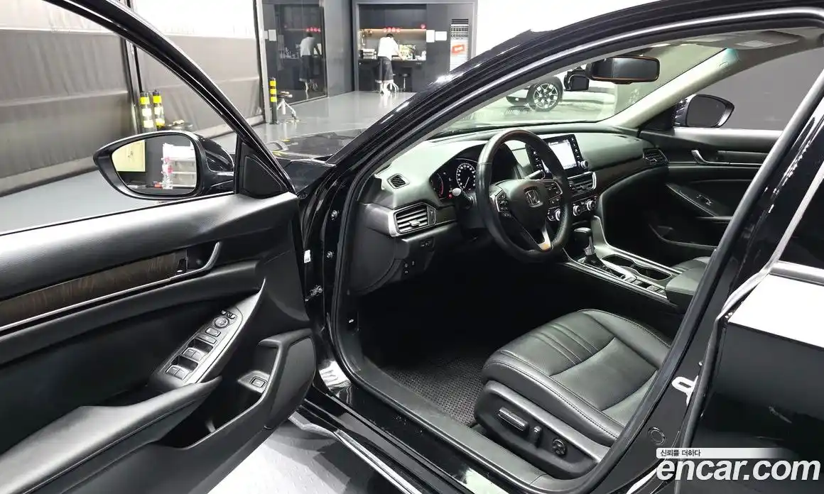 Honda Accord 2022 1.5 автомат (гидро), фото 13