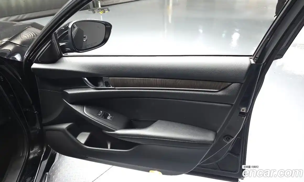Honda Accord 2022 1.5 автомат (гидро), фото 14