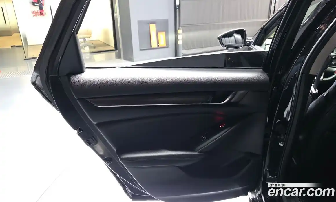 Honda Accord 2022 1.5 автомат (гидро), фото 15