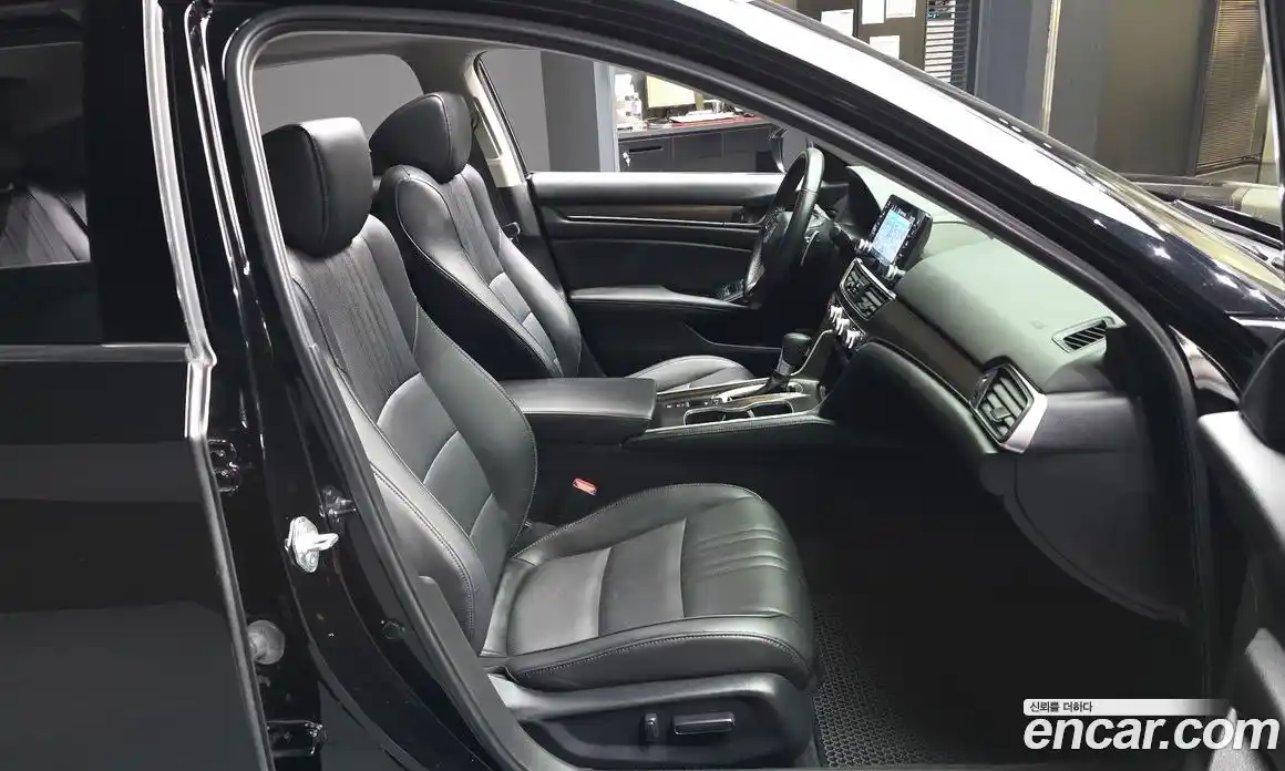 Honda Accord 2022 1.5 автомат (гидро), фото 17