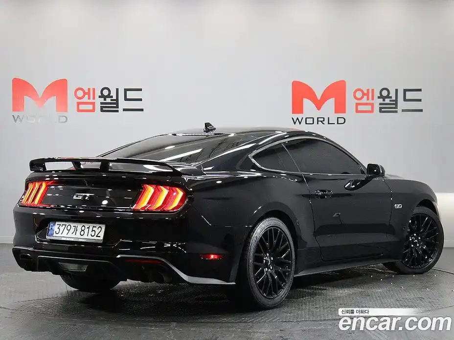 Ford Mustang 2022 5.0 автомат (гидро), фото 3