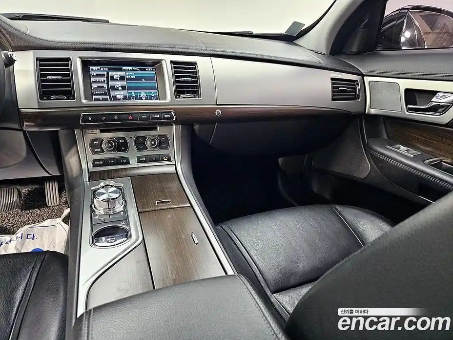 Jaguar XF 2011 2.2 автомат (гидро), фото 10 Jaguar XF 2011 2.2 автомат (гидро), фото 10