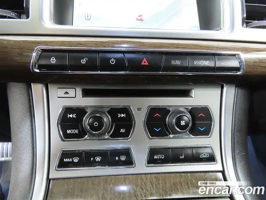 Jaguar XF 2014 2.0 автомат (гидро), фото 11 Jaguar XF 2014 2.0 автомат (гидро), фото 11
